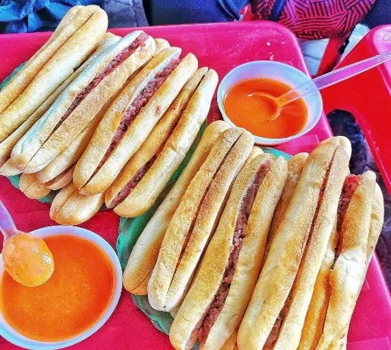 Bánh mì cay & pate Nguyễn Công Trứ – Đặc sản ăn vặt gây thương nhớ